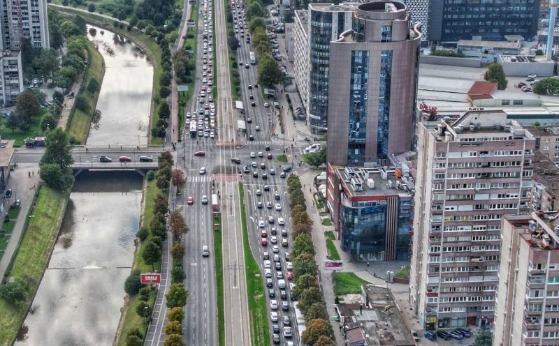 Da li ova slika najbolje opisuje saobraćajnu gužvu u Sarajevu? 'Dobro nisi dobio kaznu za parking'