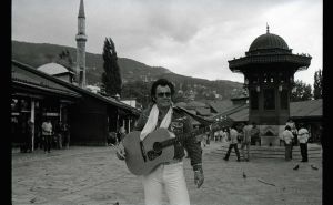 In memoriam: Preminuo muzičar Duško Mandić, sarajevski Elvis Presley