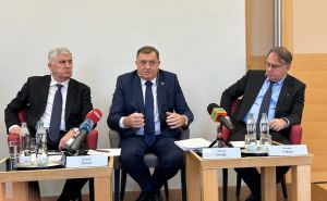 Dodik s Nikšićem i Čovićem otputovao u Beč pa 'prosipao' svoje stavove o Schmidtu i stranim sudijama