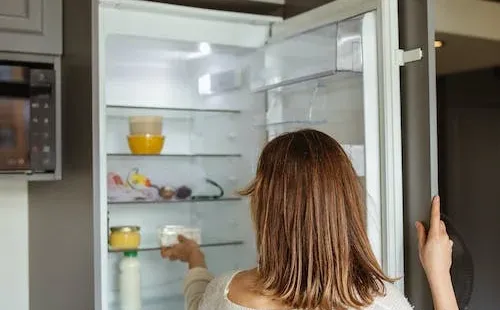 Jeste li znali da frižider ima skriveno dugme? Ako ga pravilno postavite, hrana će vam trajati duže
