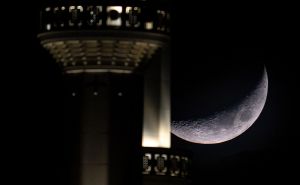 U duhu ramazana: Pogledajte nevjerovatne prizore polumjeseca na nebu iznad Ankare