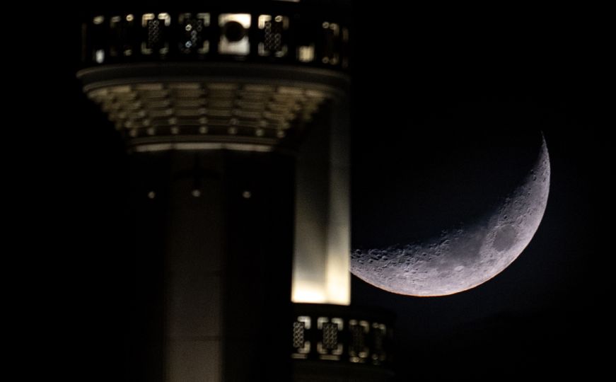 U duhu ramazana: Pogledajte nevjerovatne prizore polumjeseca na nebu iznad Ankare