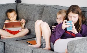Zabrinjavajući podaci: Djeca i mladi u BiH provode dvije trećine svog vremena na internetu