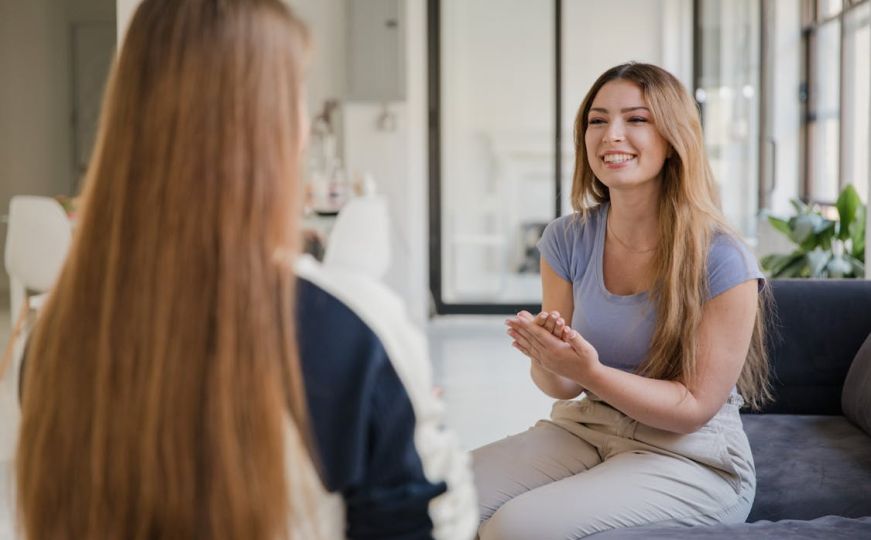 Ovo je šest korisnih strategija za suočavanje s osobama koje previše pričaju