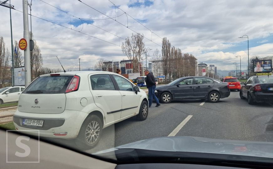 Vozači, oprez: Velike gužve na glavnoj cesti u Sarajevu zbog saobraćajne nesreće