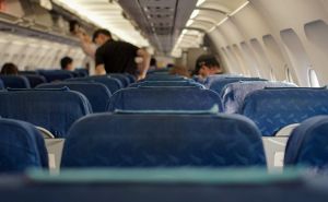 Drama na letu: Putnik u avionu pokušao samoubistvo, pilot morao prinudno sletjeti