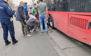Stravična nesreća u Srbiji: Točak otpao sa gradskog autobusa i ubio ženu