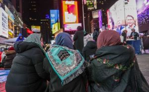 Gradonačelnik New Yorka priredio iftar za muslimane, okupila se grupa demonstranata ispred zgrade