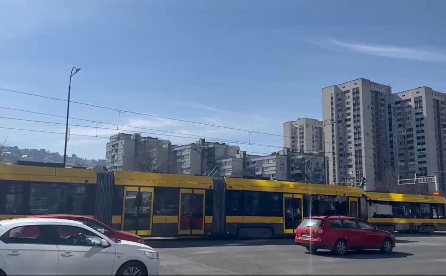 Ministar Šteta objavio snimak vožnje novog tramvaja kroz Sarajevo