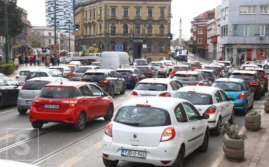 'Standardna priča' u Sarajevu: Velike gužve u saobraćaju nakon kraja radne sedmice