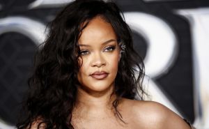 Rihanna iznenadila promjenom imidža, drastično je skratila kosu i ofarbala je