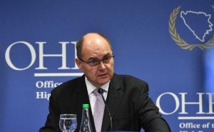 EU kritikuje Schmidta: "Ovlasti visokog predstavnika trebaju se koristiti samo kao posljednja mjera"