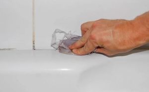 Sjajan trik za blistave pločice u kupatilu: Kombinacija ova dva sastojka donosi čaroliju