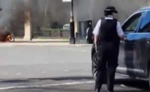 Šta se dešava u Londonu? Veliki požar ispred palate Buckingham