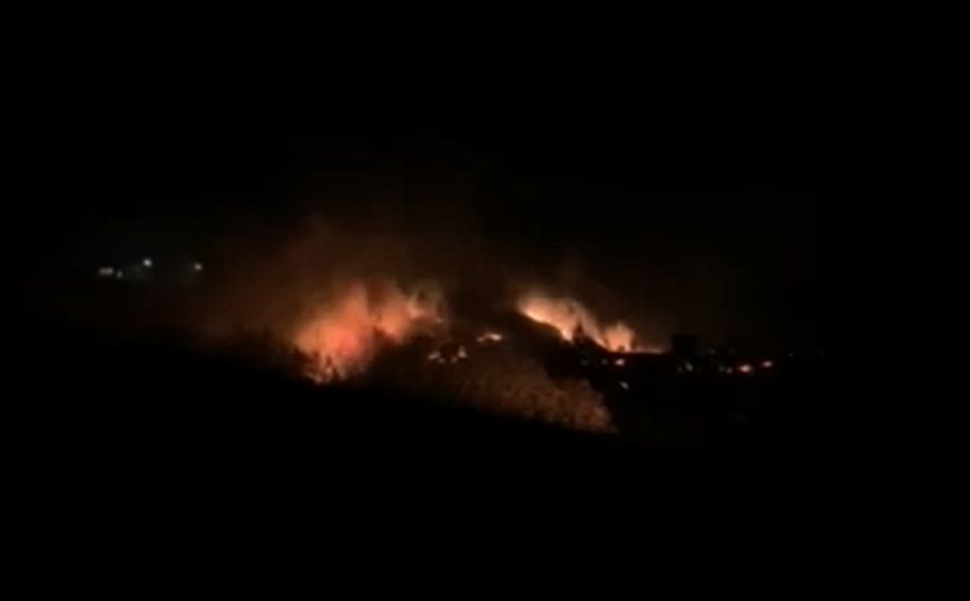 Stravične snimke iz BiH: Izbio ogroman požar, u opasnosti i kuće