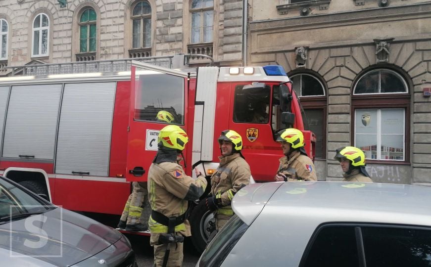 U Sarajevu gori haustor u zgradi, vatrogasci na terenu