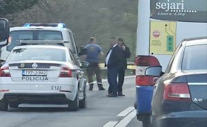 Saobraćajna nesreća kod Sarajeva: Povrijeđene tri osobe, dvije zadržane u bolnici