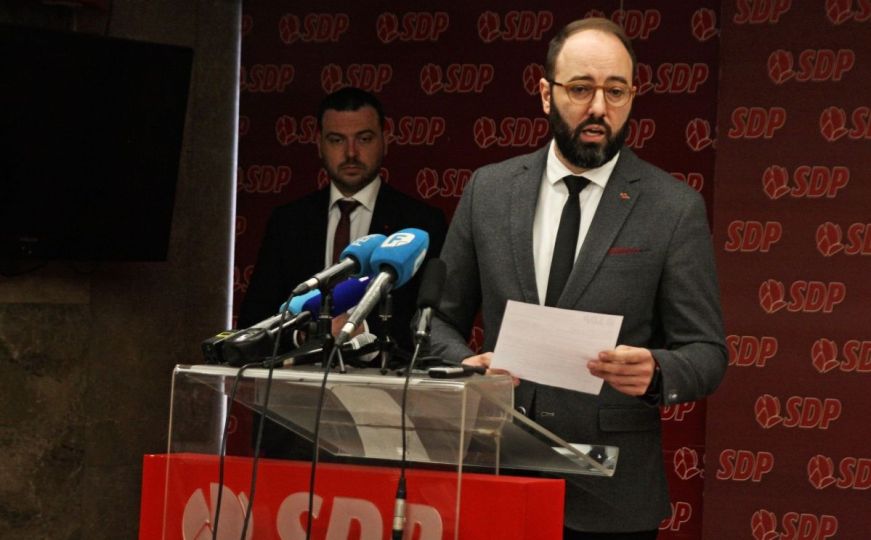 Mašić pitao Željku Cvijanović čije tačno nemire će izazvati usvajanje Rezolucije o Srebrenici?
