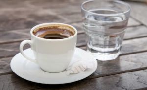 Naučnici istražili da li je bolje piti hladnu ili toplu kafu?