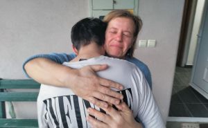 Pogledajte susret majke i Hamze Muminovića (20): "Zagrljaj i izraz lica govore hiljadu riječi"