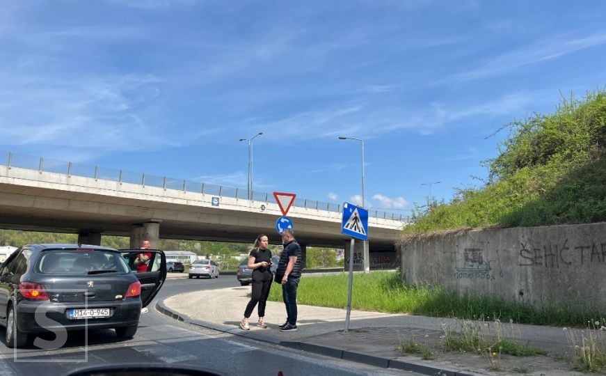 Sudar na kružnom toku: Zbog udesa na Stupu kilometarske kolone na izlazu iz Sarajeva