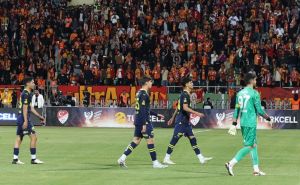 Poznata kazna koju će dobiti Fenerbahce zbog napuštanja terena protiv Galatasaraya