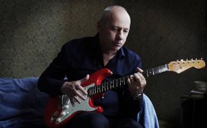 Mark Knopfler - Two Pairs Of Hands