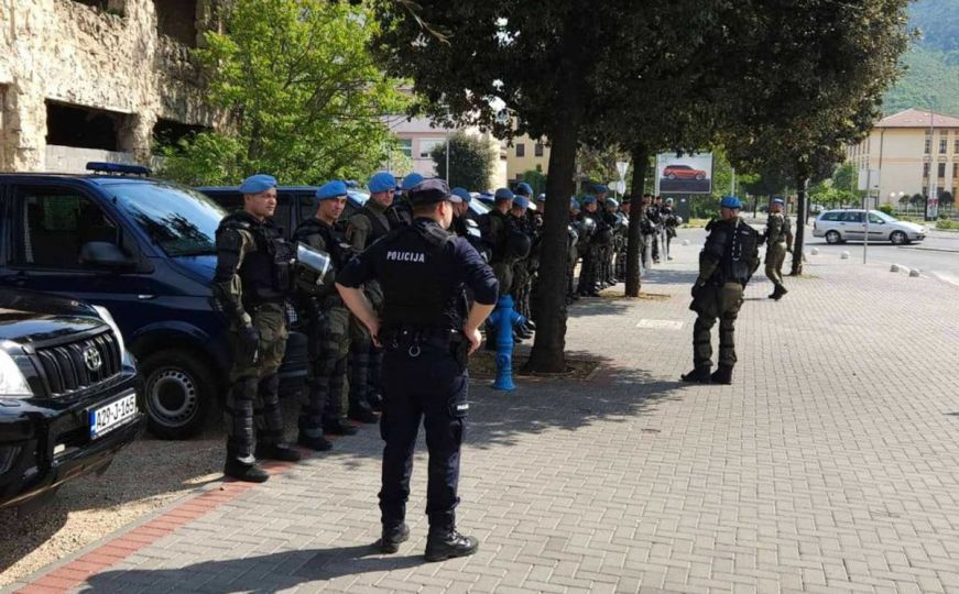 Jake policijske snage na ulicama Mostara: Igra se derbi u gradu na Neretvi, pogledajte fotografije