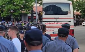 Pogledajte video: Autobus sa igračima Veleža napustio Bijeli brijeg pod jakom policijskom pratnjom