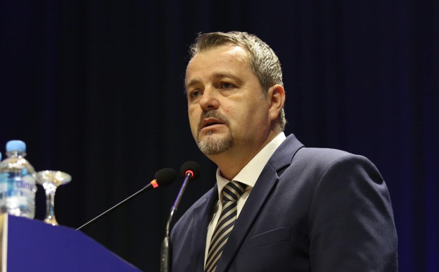 Nermin Ogrešević čestitao Dan Armije RBiH i uputio snažnu poruku: 'Neka čudo bosanskog otpora...'