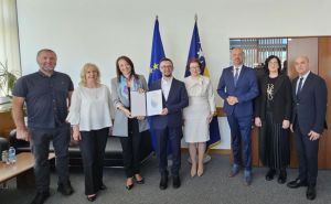 Ministrica Dubravka Bošnjak uručila profesoru Harisu Memiševiću nagradu za nauku