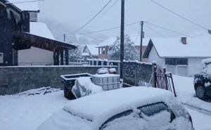 Snijeg kod Banovića zatrpao ulice i automobile: Evo kada se očekuje slabljenje padavina