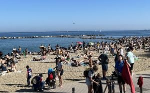 Španci se bore protiv prekomjernog turizma: Postavljaju lažne natpise kako bi se riješili turista