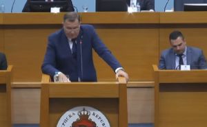 Zapaljiva retorika Milorada Dodika za govornicom: Spominjao Srebrenicu, Sarajevo, Izetbegovića...
