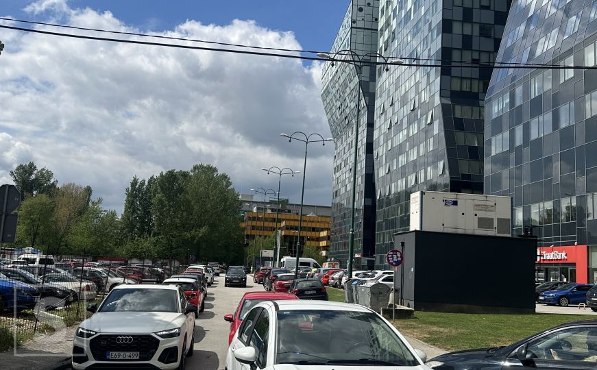 Foto kritika | Kada će se u Sarajevu konačno početi poštovati saobraćajni znakovi?