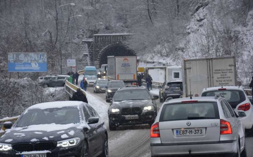 Upozorenje za vozače: Od danas obustavljen saobraćaj na autoputu u smjeru Bradina-Tarčin