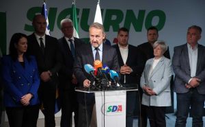 SDA usvojila 13 zaključaka: "Pozivamo Trojku da prestanu gaziti dostojanstvo bošnjačkog naroda"