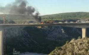 Objavljen snimak: Požar na mostu Počitelj, eksplodirao generator za struju