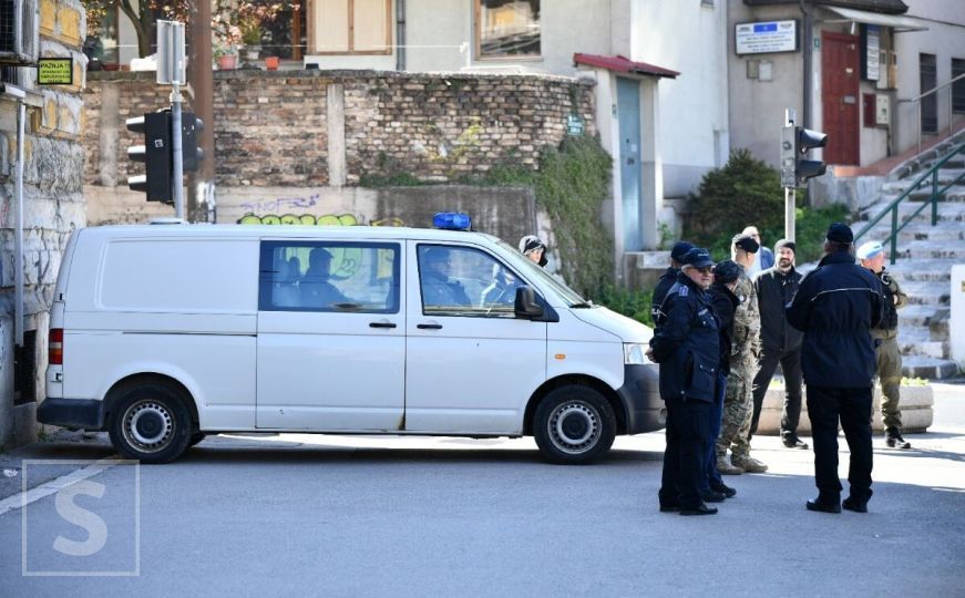 Jake policijske snage na ulicama Sarajeva povodom obilježavanja "Dobrovoljačke"