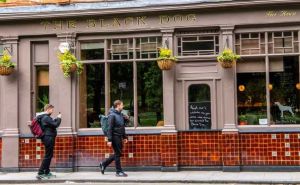 Nevjerovatan efekt: Evo zbog čega je mali londonski pub preko noći postao svjetski poznat