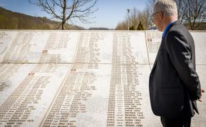 How did the US preserve the memory of Srebrenica Genocide