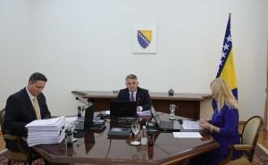 Predsjedništvo BiH o prijemu Kosova u V. Europe: Bećirović za, Komšić suzdržan, Cvijanović protiv