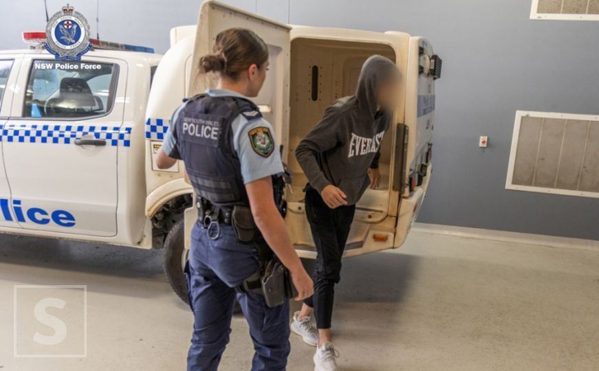 U Australiji uhapšeno sedmero tinejdžera nakon što su nožem izboli biskupa