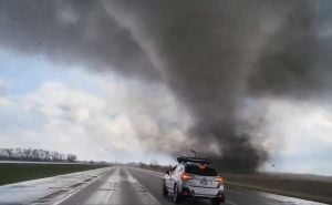 Nevjerojatne snimke stižu iz SAD-a, tornado poharao ovaj grad: 'Situacija opasna po život, bježite'