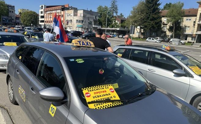 Taksisti u Banjoj Luci organizirali protestnu vožnju zbog rezolucije o Srebrenici