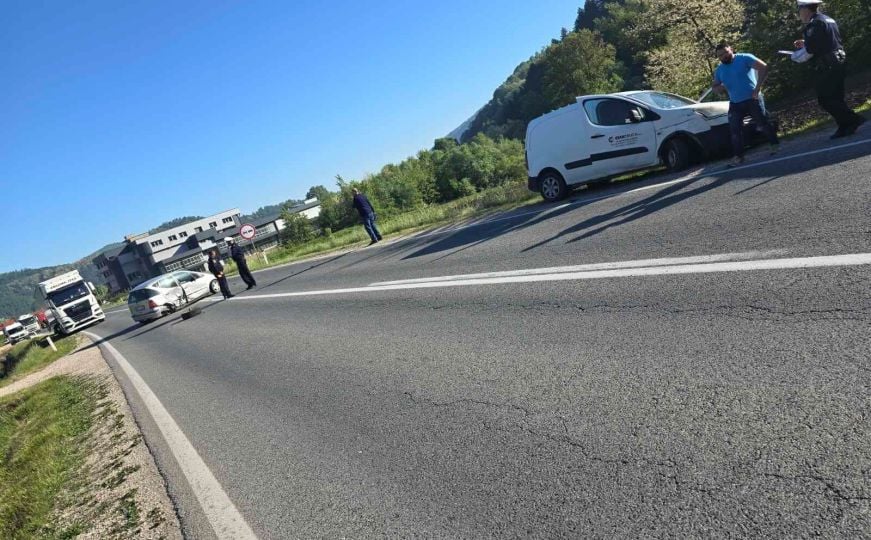 Teška nesreća kod Maglaja: Više povrijeđenih, saobraćaj obustavljen