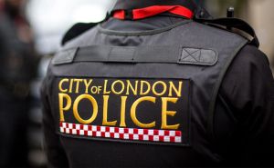 Horor u Britaniji: Čovjek sa mačetom na  stanici u Londonu, veći broj povrijeđenih