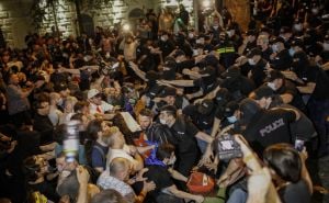 Neredi u Gruziji: Narod se pobunio protiv "ruskog zakona", policija uzvratila pendrecima i suzavcem