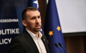 Delić: BiH prva zemlja u svijetu koja je u pravo uvela dijete rođeno iz zločina ratnog silovanja