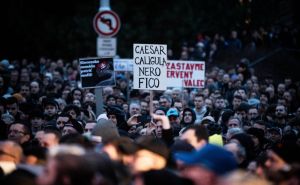 Hiljade ljudi na protestima protiv slovačkog premijera Fica: "Njegov plan je prijetnja demokratiji!"